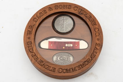 "W.R Case & Sons Cutlery Co. Silver Eagle Commemorative" marked wooden case containing  a 2012 one