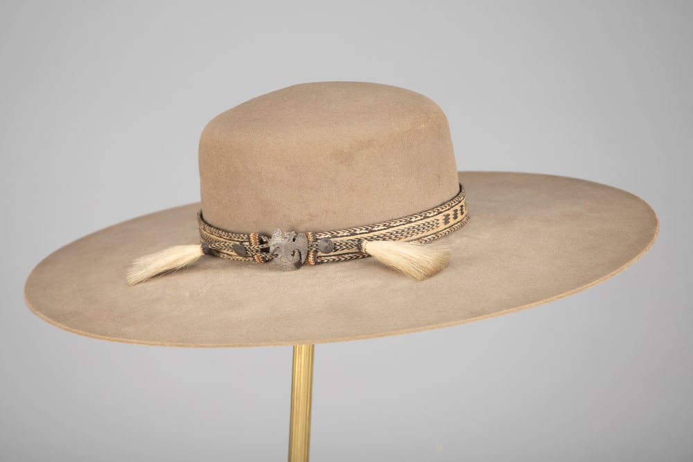 Unique vintage wide brim felt Hat with 5 1/4" brim x 4" crown with unique horsehair braided hat band: Unique vintage wide brim felt Hat with 5 1/4" brim x 4" crown with unique horsehair braided hat band and silver eagle catch. In very good condition, very desirable style. The Late Jim Holley Estate.