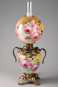 Beautiful antique Gone With The Wind Oil Lamp, circa 1880-1890, on beautiful footed base, decorated