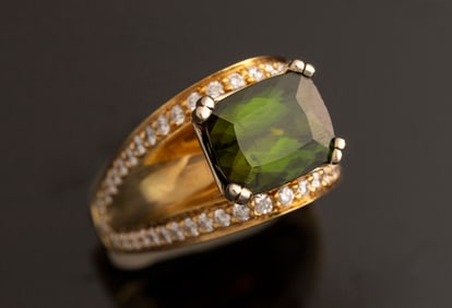 Ladies custom 18kt yellow gold ring containing 1.40ctw round brilliant cut diamonds possessing G