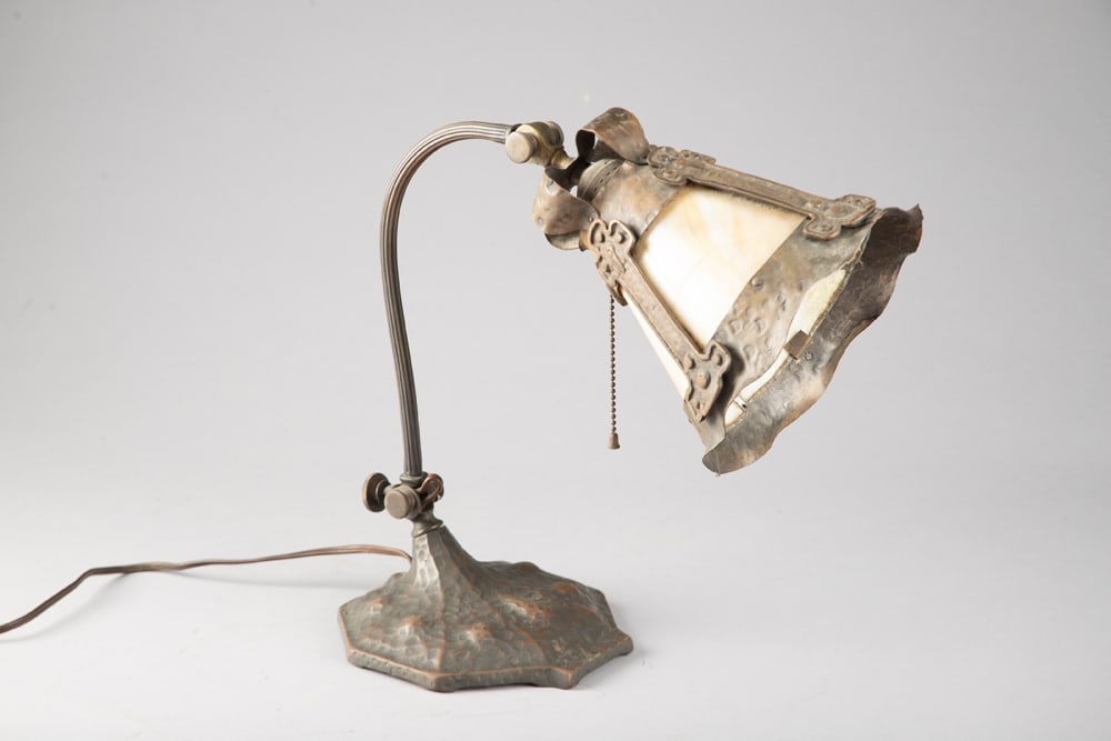 Fine antique, Arts & Crafts, slag glass and bronze Table Lamp with heavy weighted base, circa 1920s,: Fine antique, Arts & Crafts, slag glass and bronze Table Lamp with heavy weighted base, circa 1920s, has hand hammered base with 6" bell shade and double adjustment, all original, measures 14" T x 7"