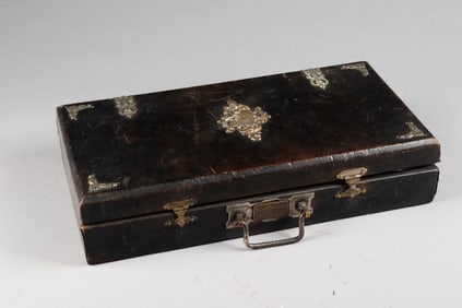 Unique early, leather wrapped Travelling Gambling Case, marked on front brass label "Will &