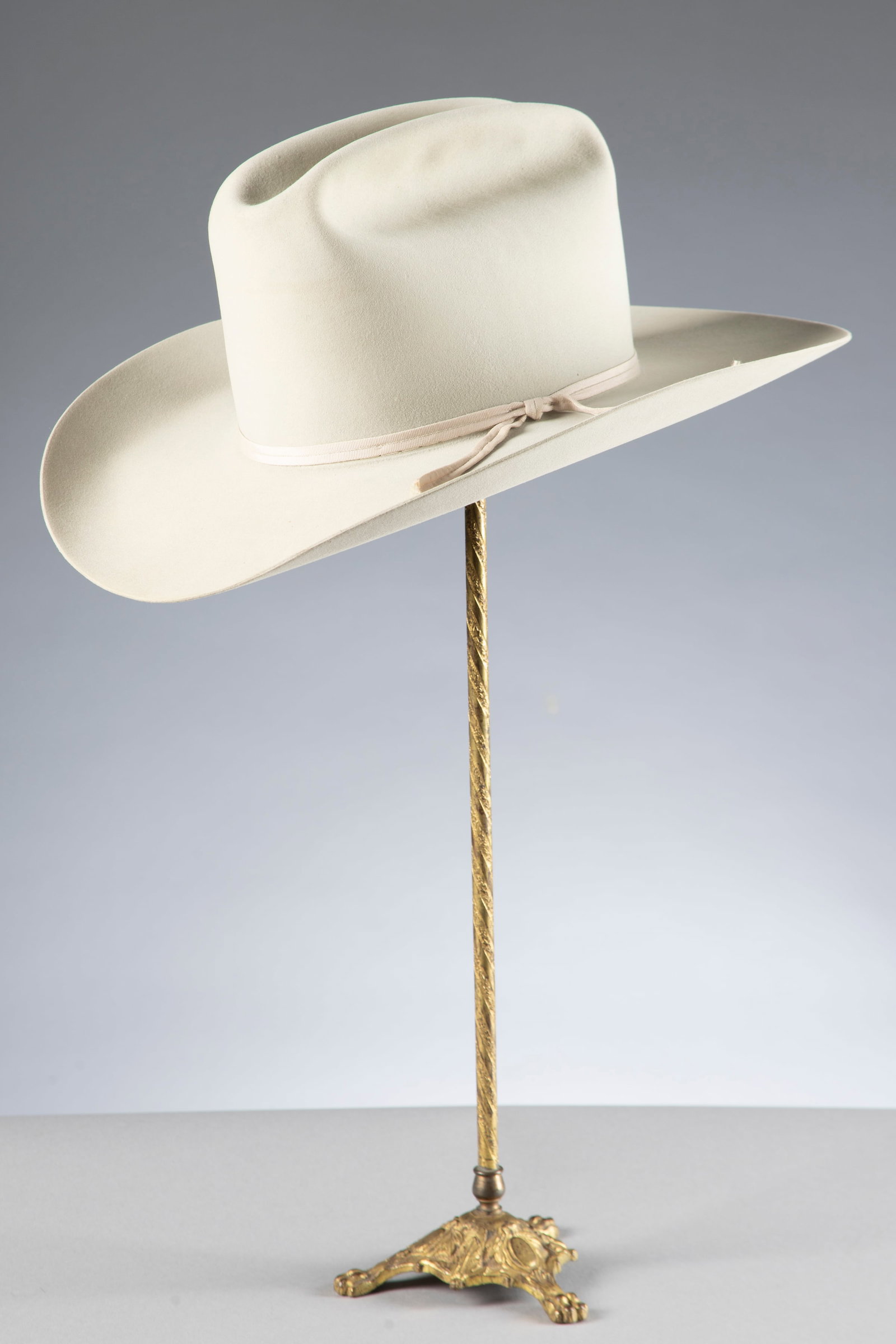 Beautiful Western Dress Hat sold on footed brass stand. Marked inside hat band "Diamond Horseshoe": Beautiful Western Dress Hat sold on footed brass stand. Marked inside hat band "Diamond Horseshoe" by Resistol, color is Mist, size is 6 7/8, condition is like new. Will be sold as one lot.