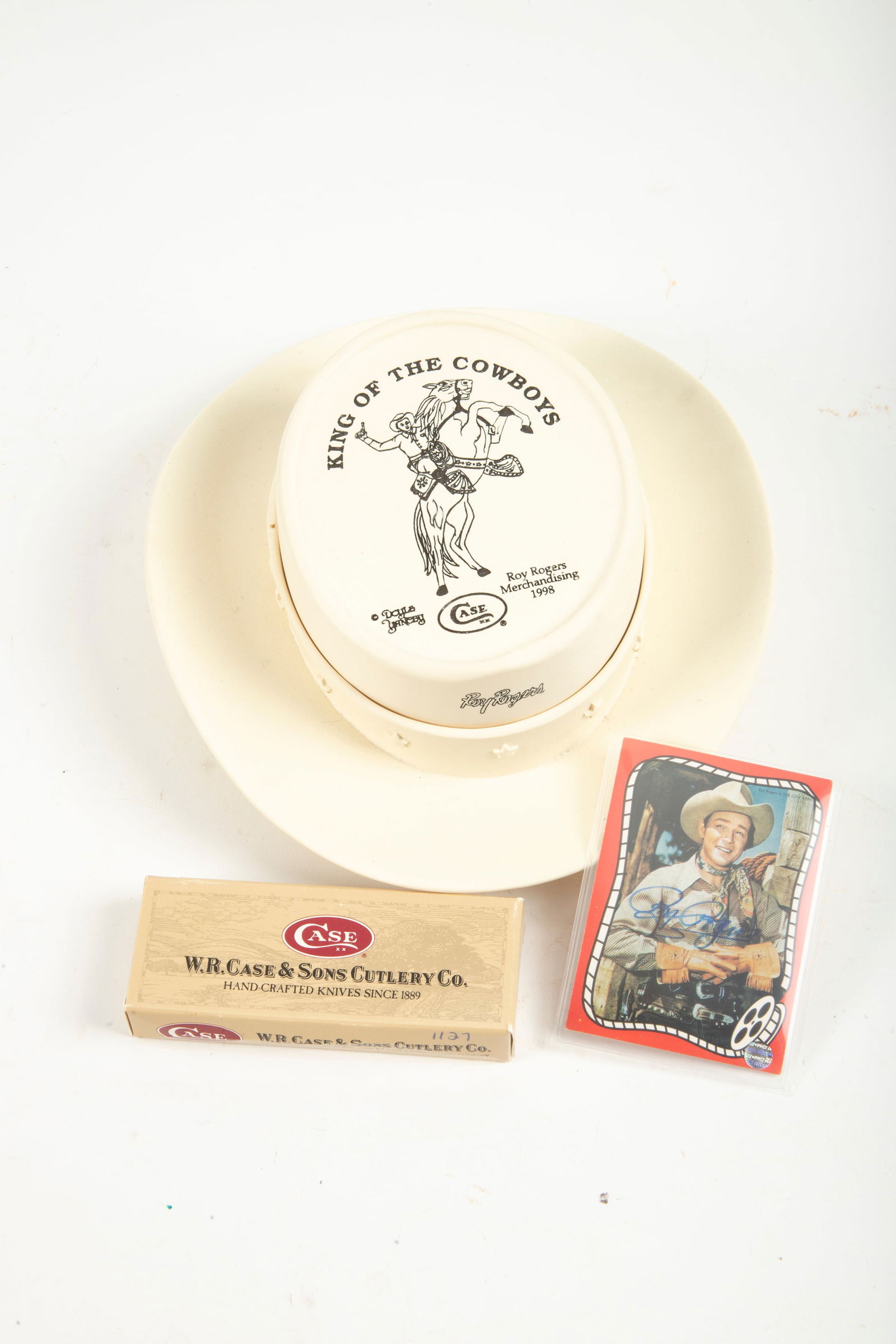 "Case" marked Ceramic two-piece Cowboy Hat ( 8 1/2" L x 7 1/2" across x 3" T), titled "King of the: "Case" marked Ceramic two-piece Cowboy Hat ( 8 1/2" L x 7 1/2" across x 3" T), titled "King of the Cowboys". Hat conceals a XX Case Folding Knife, No. 52009M with "Roy Rogers 1911-1998". Knife measure