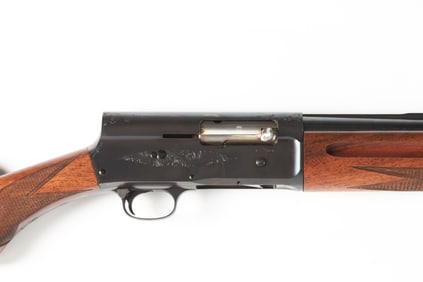 Belgium Browning, Model A-5, Auto Shotgun, 12 ga., SN 0M89061, blue finish, 28" solid ribbed barrel,
