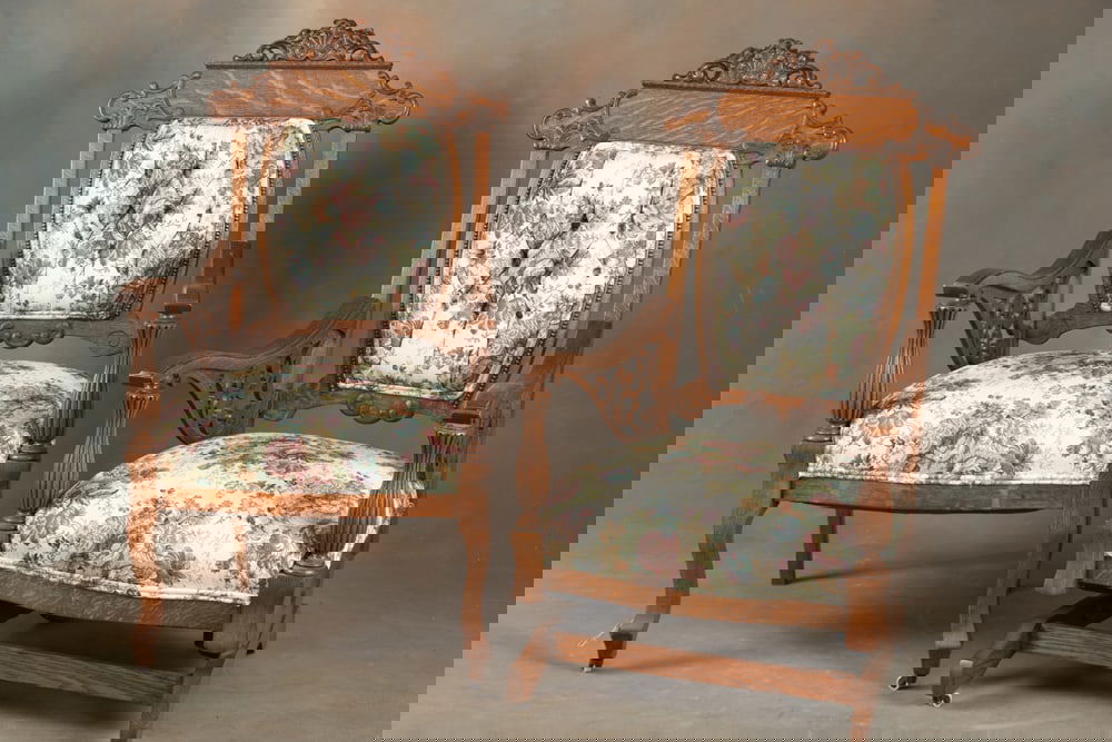 Outstanding antique quarter sawn oak, three piece Parlor Set in fine condition, all with matching (1 of 2)