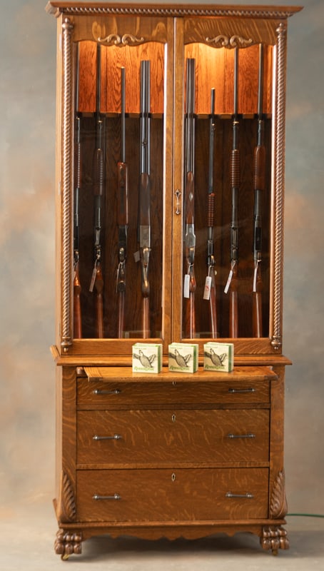 Beautiful antique quarter sawn oak, double door Gun Cabinet, circa 1900, fitted for nine long guns,: Beautiful antique quarter sawn oak, double door Gun Cabinet, circa 1900, fitted for nine long guns, measures 81 1/2" T x 31 1/2" W x 17" D, excellent finish and condition. NOTE: Unusual factory pull o