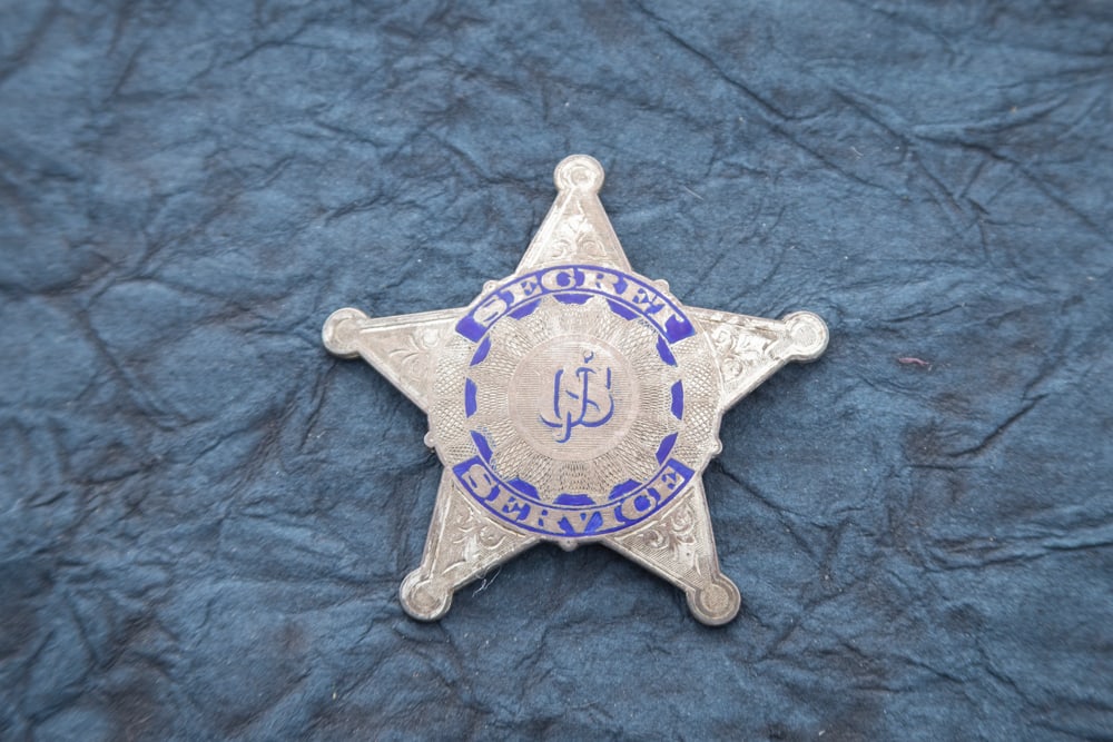 Vintage Silver color 5-point Ball Star Badge marked “SECRET SERVICE?? with very intricate (1 of 2)