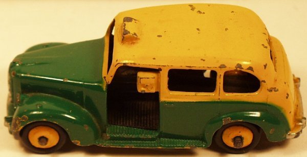 Dinky #254 Austin Taxi, early version, nice casting: Dinky #254 Austin Taxi, early version, nice casting, some chips, as is