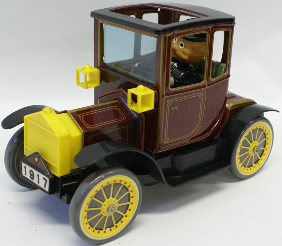 Vintage TN Japan Tin Litho Grandpa's Classic Ford Model: Vintage TN Japan Tin Litho Grandpa's Classic Ford Model T Car 1917, battery operated, with shaking action. Grandpa shakes his head as the car moves forward. Measures 8-1/2" long. Super action. A reall