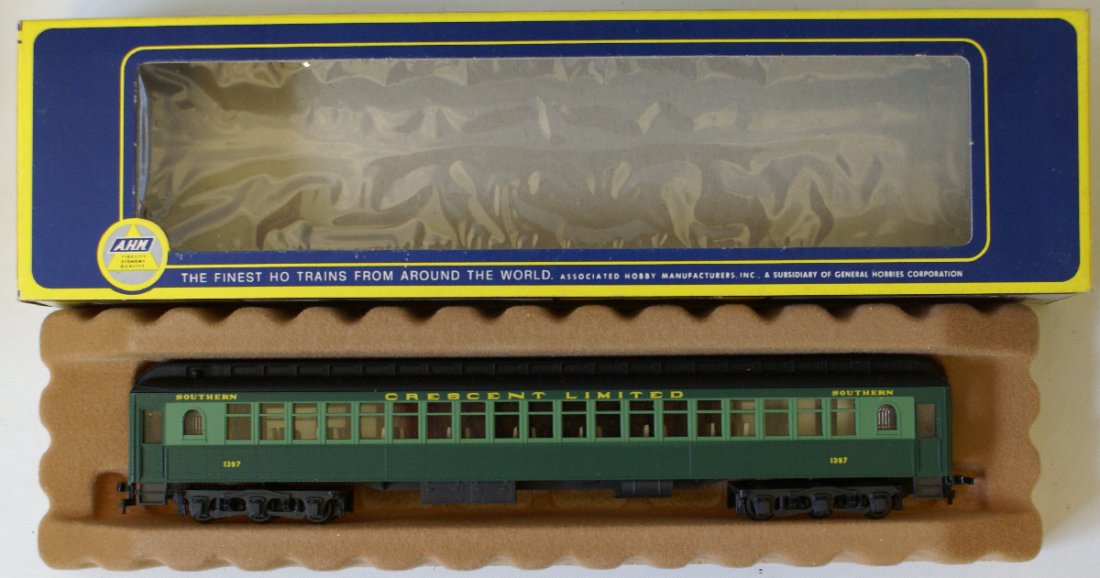 AHM Rivarossi HO Scale Crescent Limited Southern Dining: Vintage AHM Rivarossi HO Scale Crescent Limited Southern Passenger Coach Wagon #1397 with interior. Mint condition in the original box. Old store stock.