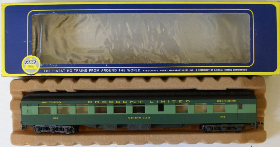 AHM Rivarossi HO Scale Crescent Limited Southern Dining: Vintage AHM Rivarossi HO Scale Crescent Limited Southern Dining Car #6354-10 with interior. Mint condition in the original box. Old store stock.