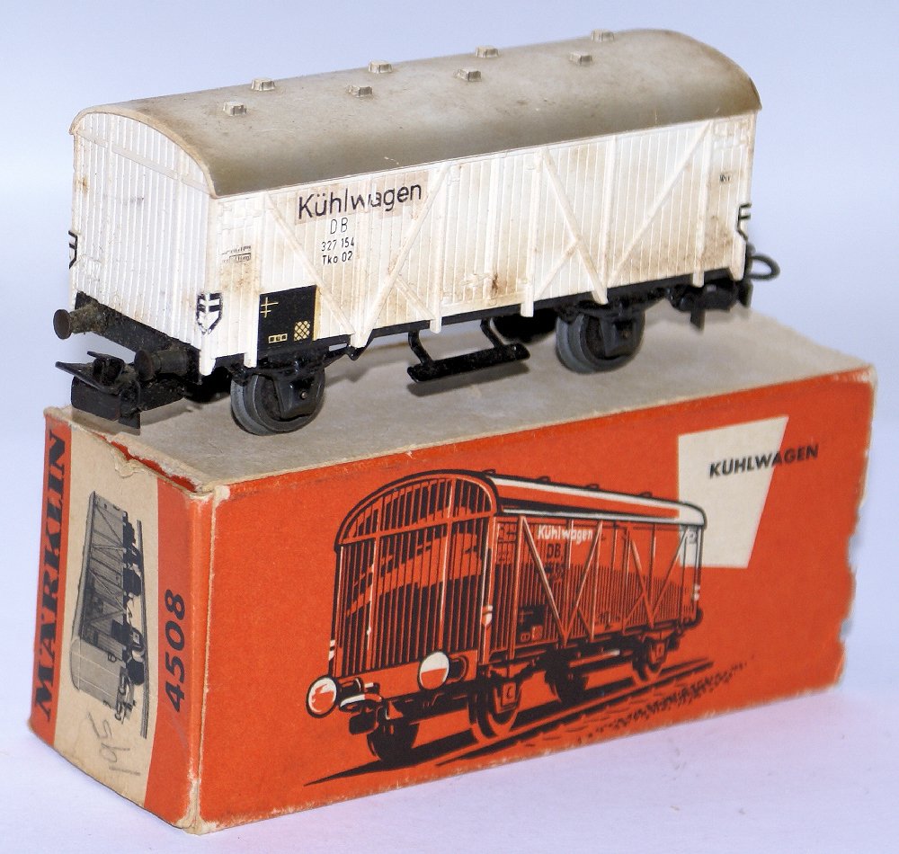 Vintage HO Scale 4508 MARKLIN Märklin Kuhlwagen Freight: Vintage HO Scale #4508 MARKLIN Märklin Kuhlwagen Freight Refrigerated Goods Car Wagon. Excellent condition in the original box. Made in Germany.
