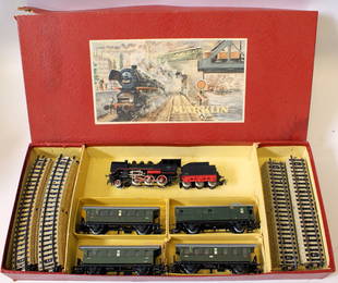 Vintage HO Scale MARKLIN Tin Train Set, FM 800 Loco,