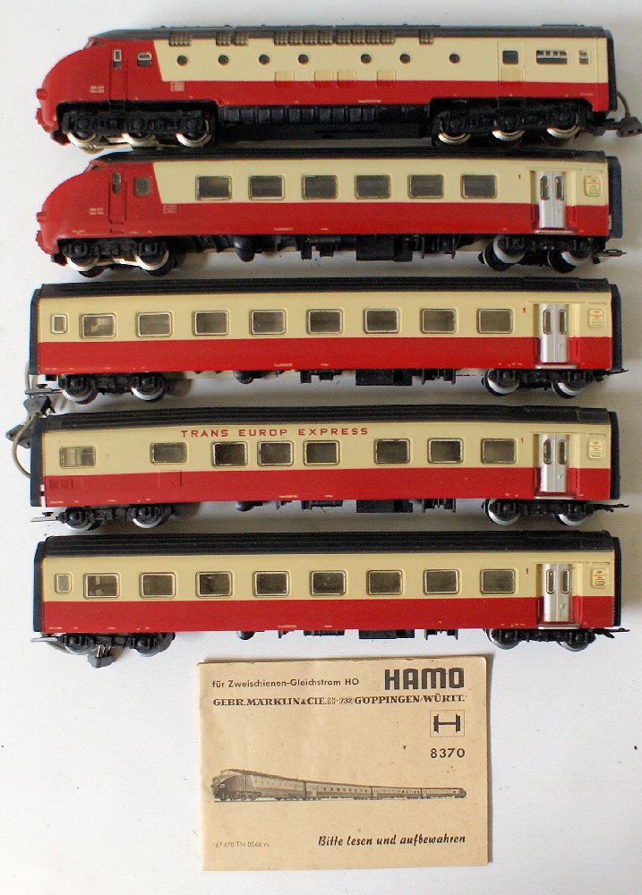 Vintage HO Scale MARKLIN 8370 HAMO DC Trans Europ: Vintage HO Scale MARKLIN 8370 HAMO Trans Europ Europe Express Train Set, including Locomotive SBB CFF, Dummy & 3 Coaches. Fabulous LN condition! Comes with the 8370 manual as well. Made in Germany.