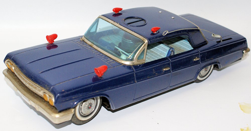 Vintage 1962 Tin Bat Op Secret Agent 007 Chevy Car: Vintage 1962 Tin Lithographed Battery Operated Secret Agent 007 James Bond Chevy Chevrolet Toy Car by Spesco / Ichiko, Japan. Working lights, antenna raises and lowers, siren light raises and lowers.