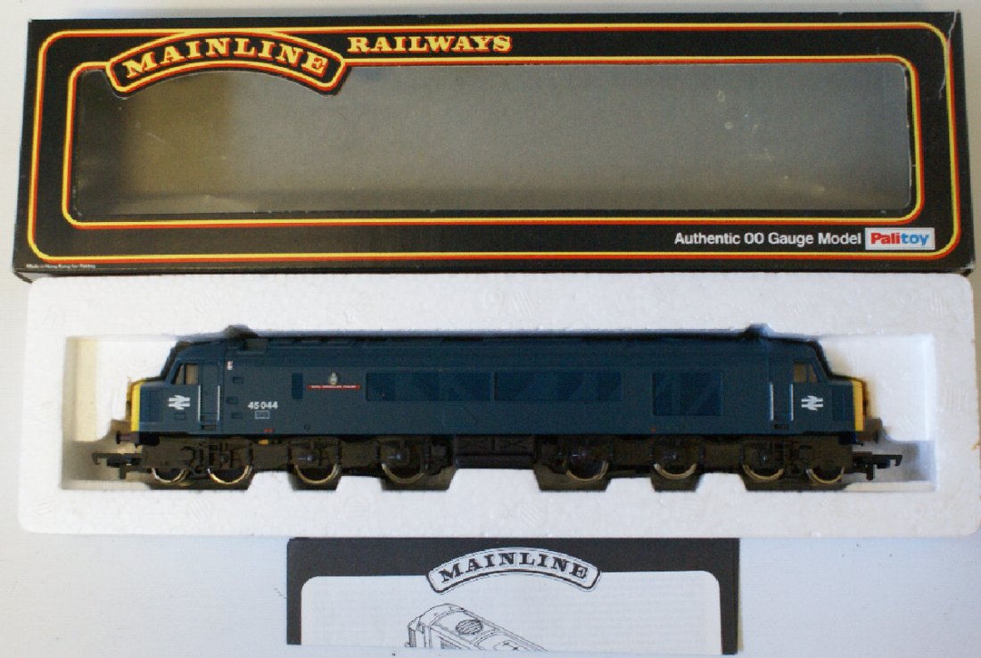 Mainline Palitoy OO 00 HO 1Co-Co1 Class 45 Diesel Loco: Mainline Palitoy OO Gauge 00 HO 1Co-Co1 Class 45 Diesel Locomotive Royal Inniskilling Fusilier 37-051A. Mint condition in the original box. Old store stock. Made in England.
