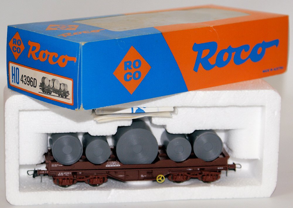Vintage HO 1:87 ROCO 4396D Brown 8-Wheel Open Bed Train: Vintage HO Scale 1:87 Scale ROCO 4396D Brown 8-Wheel Open Bed Train Car Wagon with Steel Bogie Rolls. Mint condition in the original box. Made in Austria.