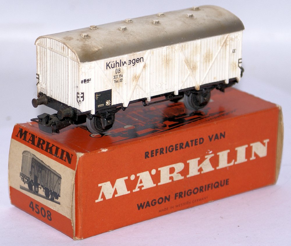 Vintage HO 4508 MARKLIN Märklin Kuhlwagen Freight: Vintage HO Scale #4508 MARKLIN Märklin Kuhlwagen Freight Refrigerated Goods Car Wagon. Excellent condition in the original box (box has some tears in it, as shown in the photo). Made in Germany.