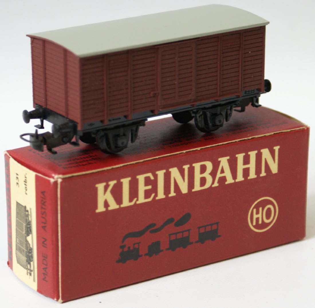 Kleinbahn HO Scale 331 rotbr. Covered Truck Wagon with: Vintage Kleinbahn HO Scale 331 rotbr. Covered Truck Wagon with Flat Roof Gedeckter Guterwagen mit flachem Dach. Train car is in mint condition in the original box. Old store stock. Made in Austria.