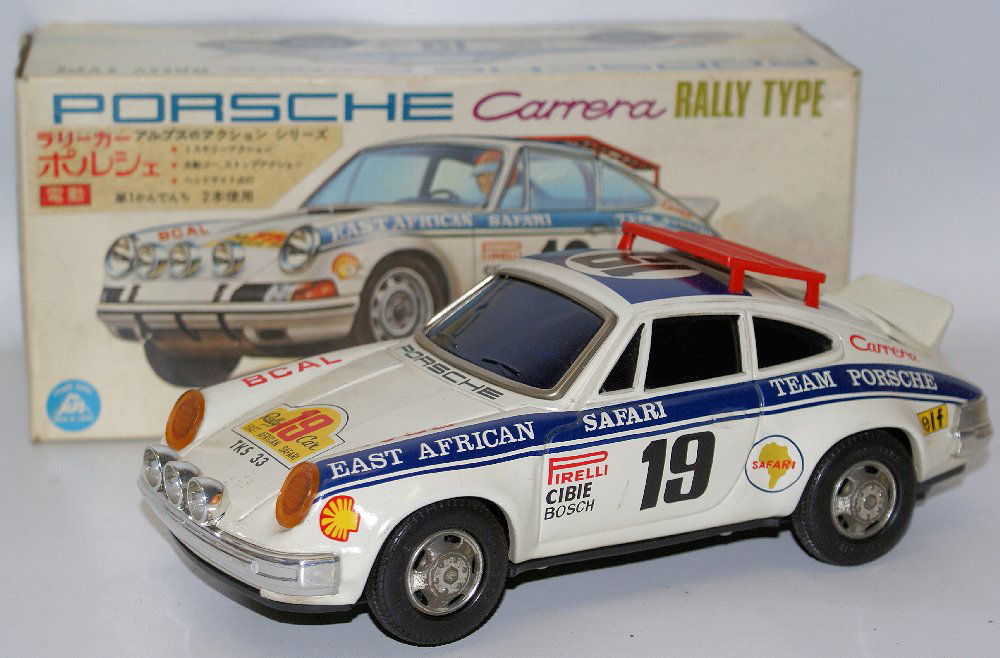 Vintage ALPS Japan Battery Op Tin PORSCHE 911 CARRERA (1 of 3)