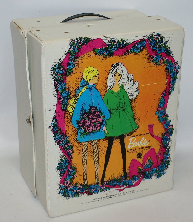 1968 Mattel #1004 The World of Barbie & Friends Trunk: Vintage 1968 Mattel #1004 The World of Barbie Trunk Case Carrier, for Barbie and her Friends. White exterior and interior. With handle to carry. Overall excellent+ condition. A nice Mod era Barbie tru