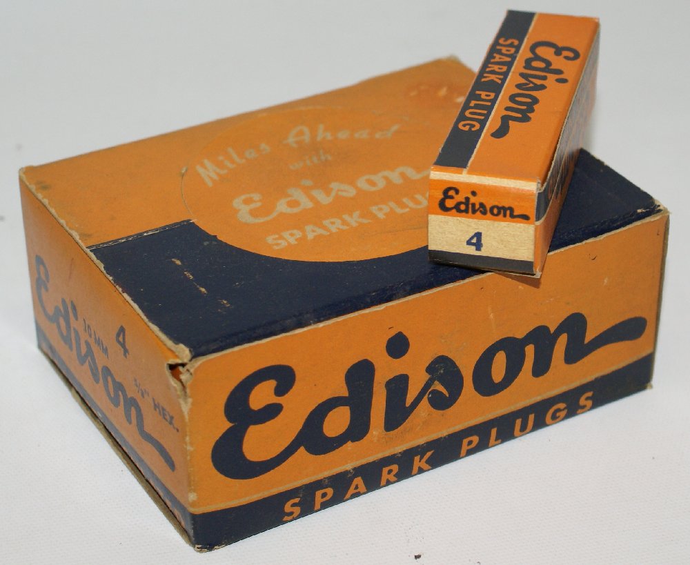1930's EDISON Insullated SPARK PLUGS #4 Original (1 of 2)
