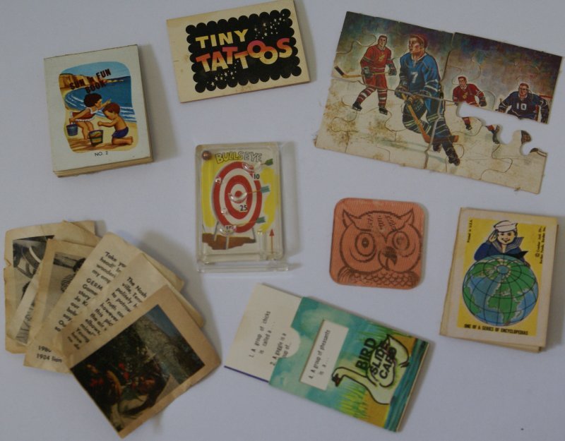 Lot of 8 Cracker Jack Premiums Prizes (lot7) (1 of 1)