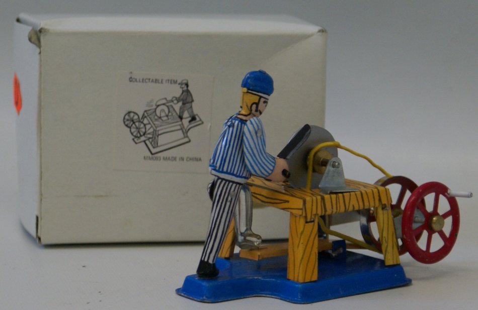 Tin Windup Knife Sharpener Man MM093, mint in original (1 of 1)