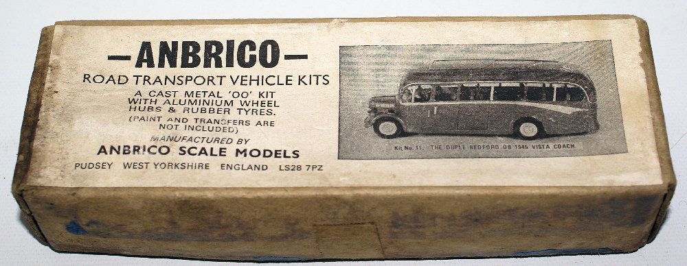 Scale Model Kit of Duple Bedford DB 1945 Vista Coach (1 of 1)