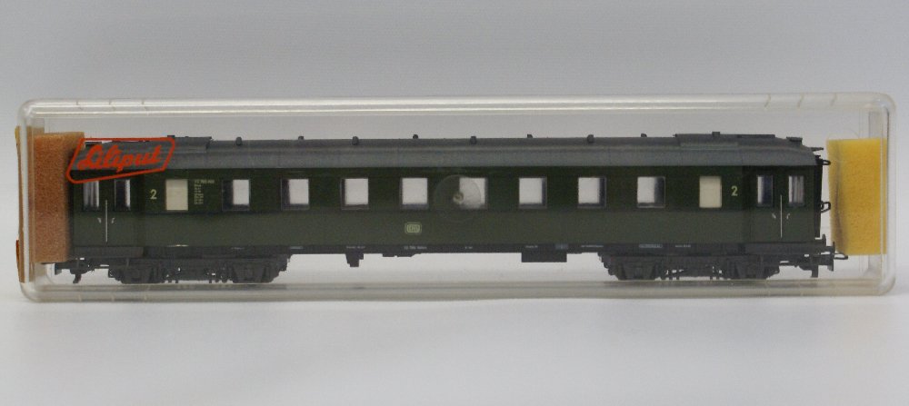 LILIPUT Train HO Scale #286 DB 2nd Class Passenger Car (1 of 2)