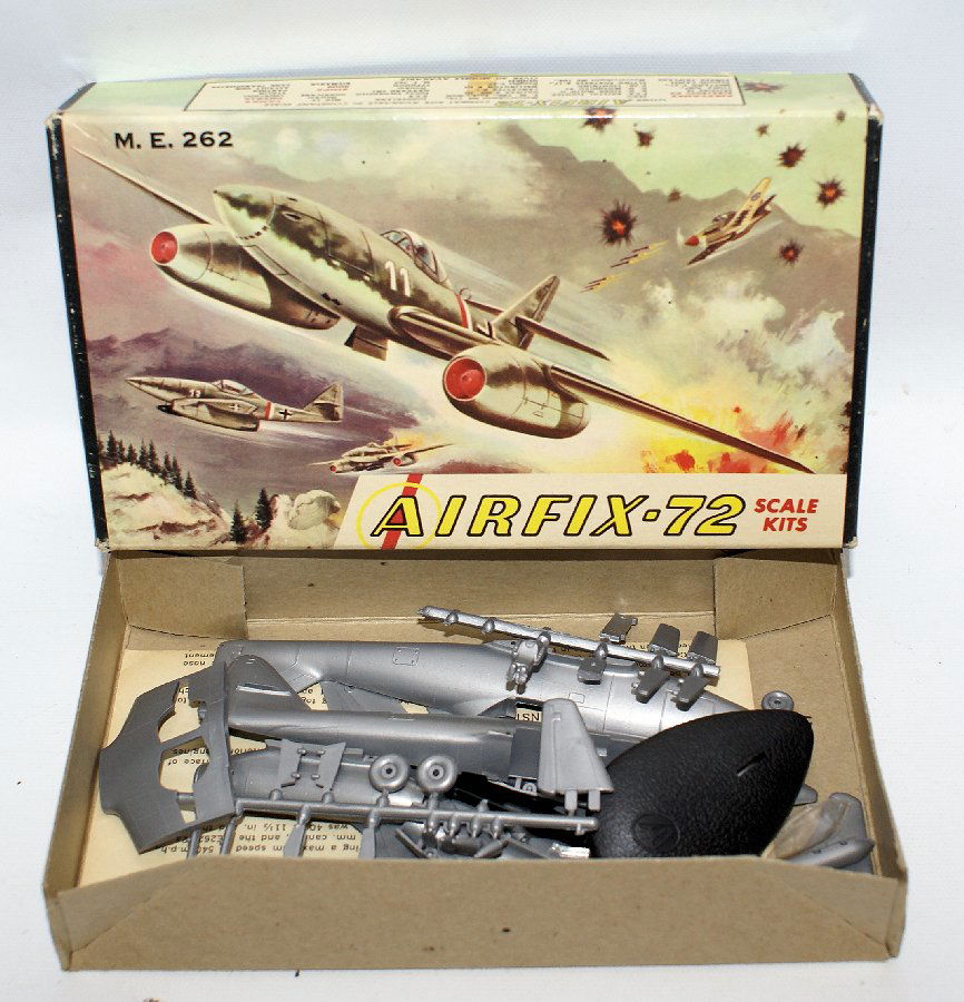Vintage AIRFIX 1:72 MESSERSCHMITT ME262A WWII Fighter (1 of 1)