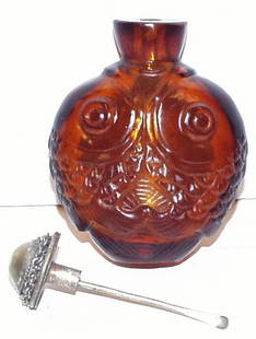 Vintage Amber Colored Owl Snuff Bottle with Silver: Vintage Amber Colored Snuff Bottle with Silver Snuff Spoon, Brass Crown, Nice Design, Flawless, No Chips or Marks, measures 2-1/2" tall. A georgous piece! Looks like an owl design.