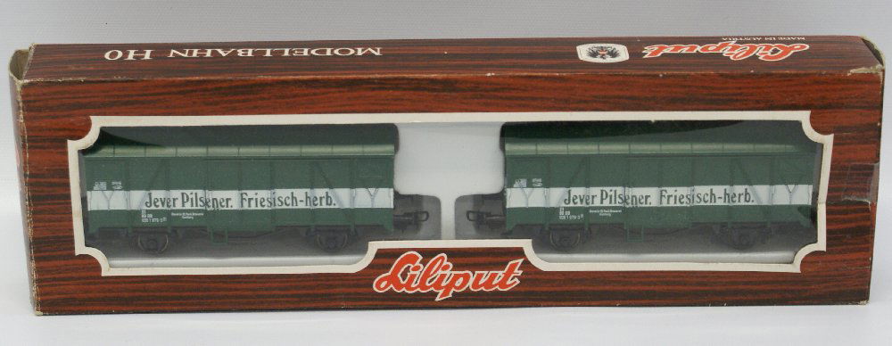 Vintage LILIPUT Train HO #229 03 JEVER PILSENER: Vintage LILIPUT Train HO Scale #229 03 JEVER PILSENER FRIESISCH-HERB Beer 2-Car Set Freight Cars Wagons. Comes in the original box with plastic insert. Cars are in mint condition. Box has slight shelf