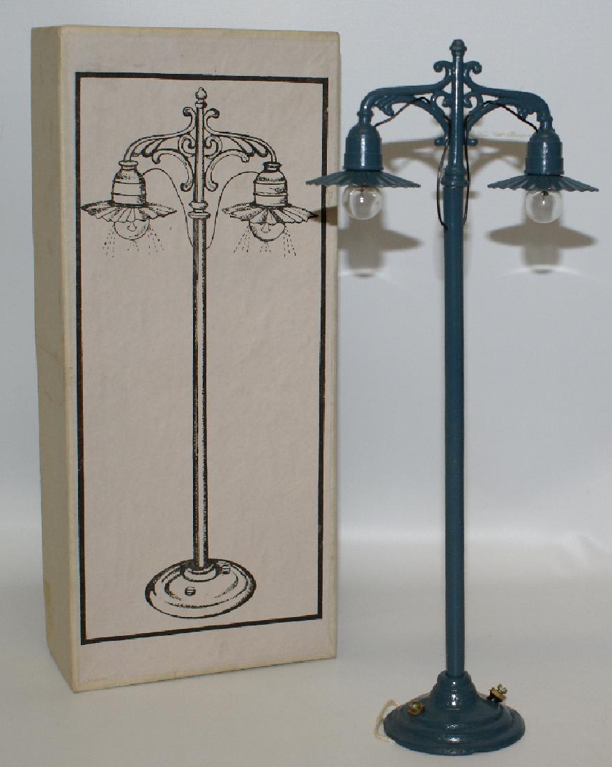 Standard Gauge or 1 Gauge Train Layout Diecast Lamp (1 of 1)