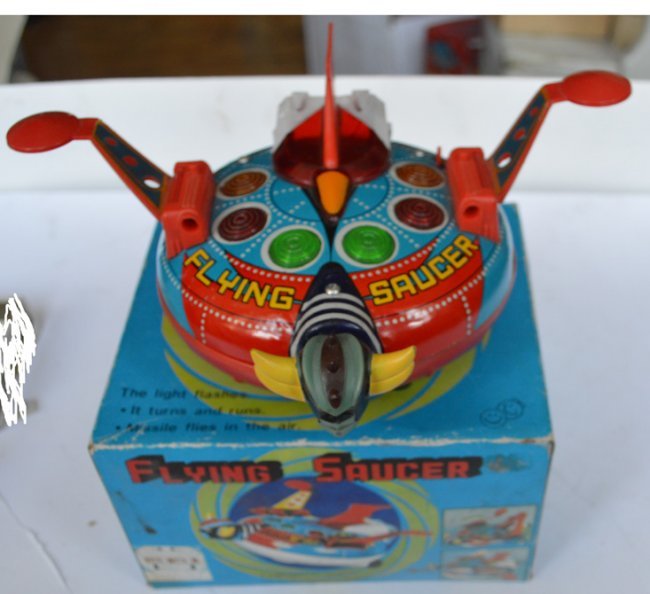 FLYING SAUCER MYSTERIOUS UFO (1 of 1)