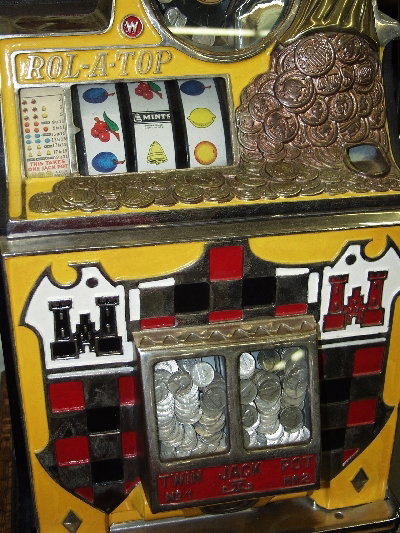 Watling Roll a Top Slot Machine - 2