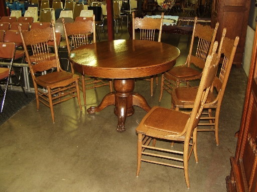 Round Oak Table