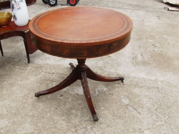 Duncan Phyfe Drum Table: 32" dia, 28" tall