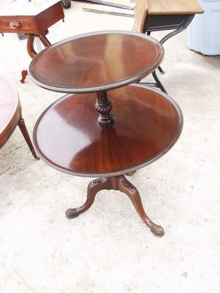 2 Tier Duncan Phyfe Table: 33" tall, 24" dia