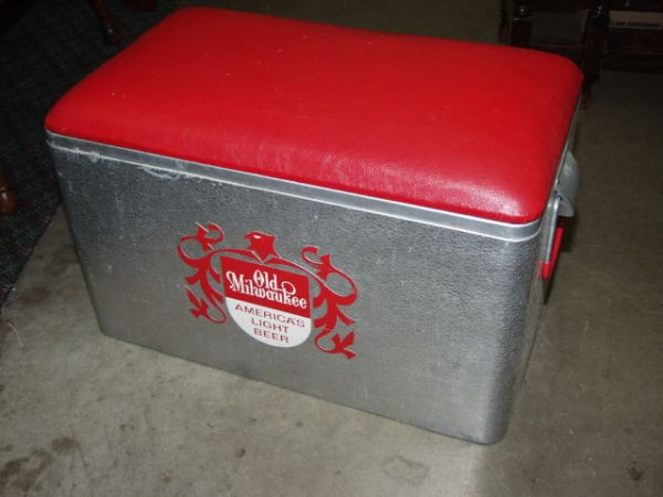 1950's OLD MILWAUKEE ALUMINUM BEER ICE CHEST/COOL: LOGO ON BOTH FRONT & REAR: "OLD MILWAUKEE AMERICA'S LIGHT BEER" ALUMINUM BEER ICE CHEST/COOLER WITH RED PADDED SEAT 23" LONG, 13 1/2" TALL & 13" DEEP.