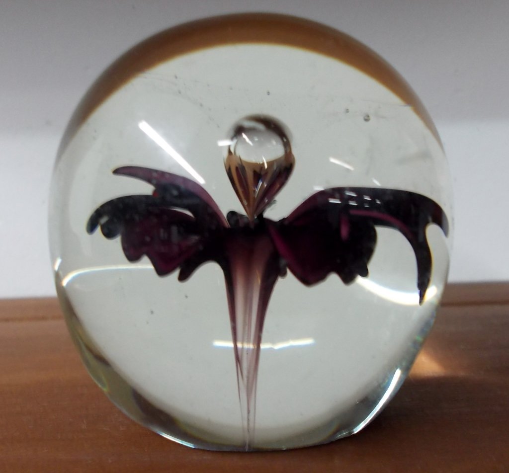 Flower Paperweight *419: Beautiful glass paperweight with a maroon flower inside.