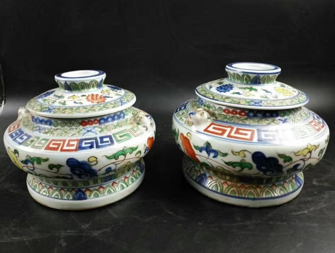 Pair of Antique Chinese Famille Rose Cover Jar (1 of 3)