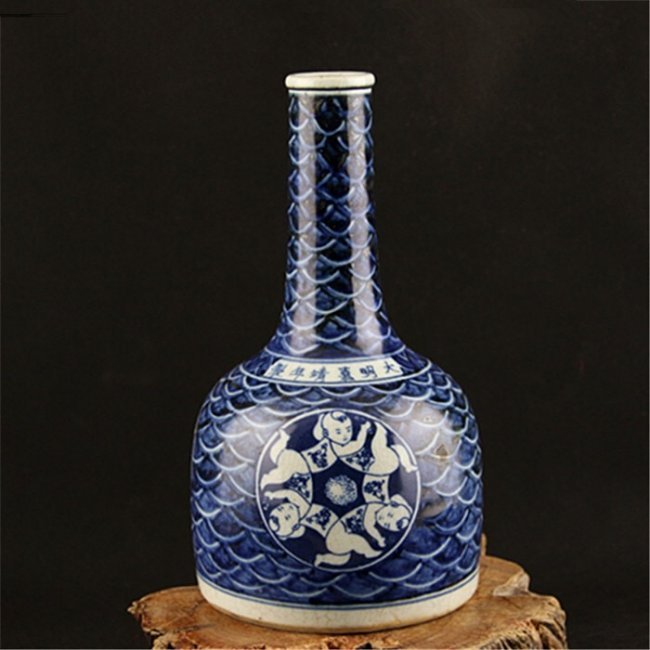 Ming Jiaqing Blue and White Mallet-Shaped Vase (1 of 4)