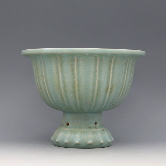 CHINESE RU-TYPE PETALS STEM CUP (1 of 4)