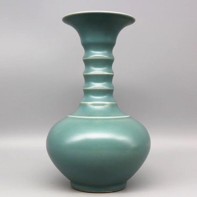 MING JIAQING CELADON-GLAZED VASE (1 of 4)