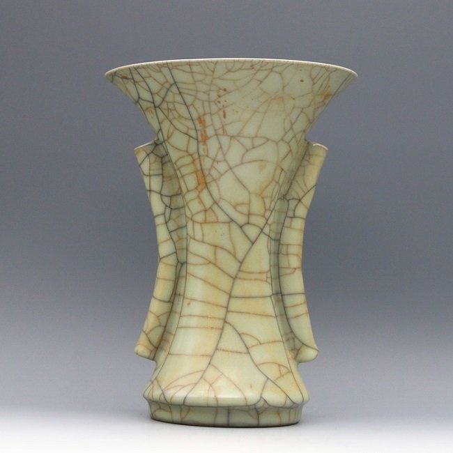 SONG GE-TYPE VASE (1 of 5)