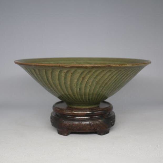 Chinese Yao Zhou Yao Carved Bowl: Chinese Yao Zhou Yao Carved Bowl.