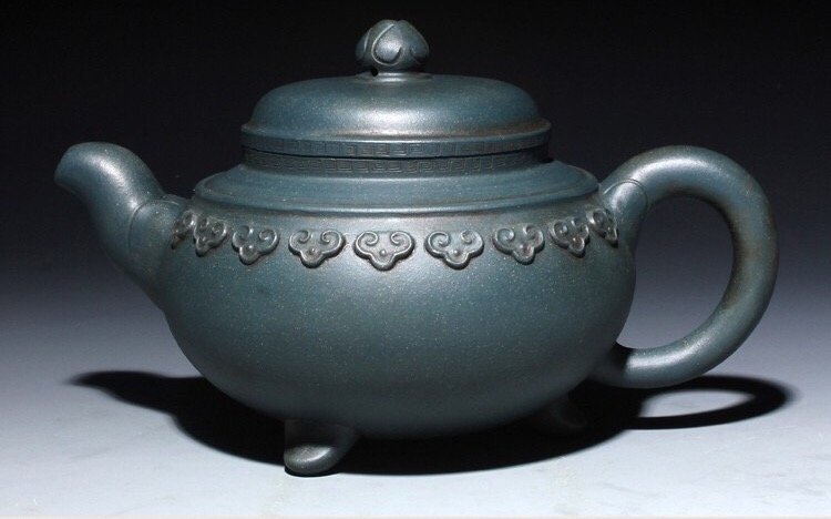 Chinese Yixing Zisha Teapot: Chinese Yixing Zisha Teapot.