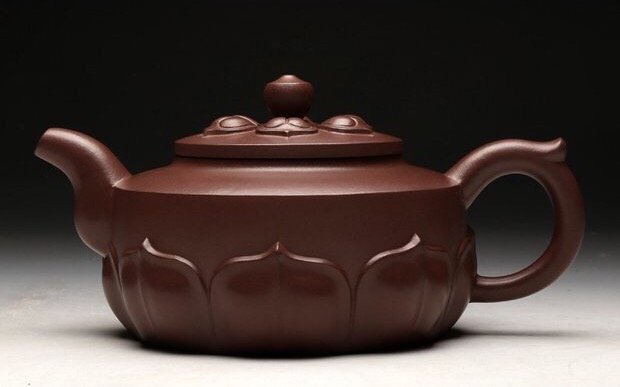 Chinese Yixing Zisha Teapot: Chinese Yixing Zisha Teapot.